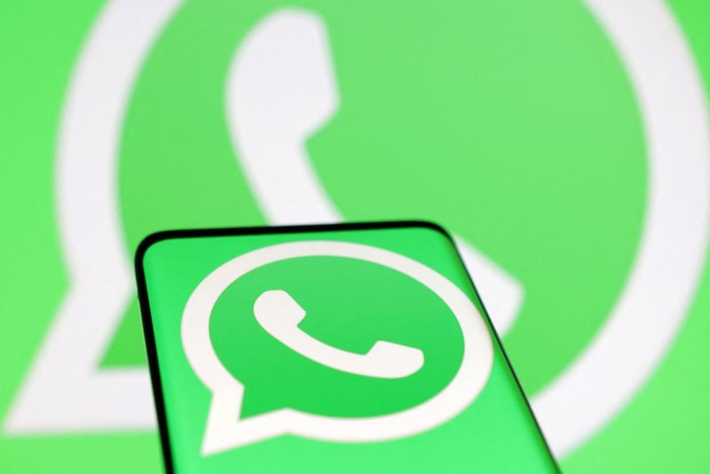WhatsApp may soon offer its own AirDrop-like file sharing feature