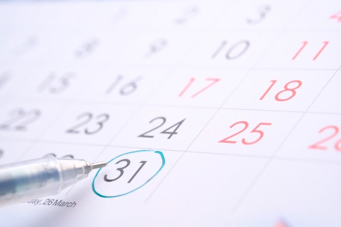deadline circle around data on calendar