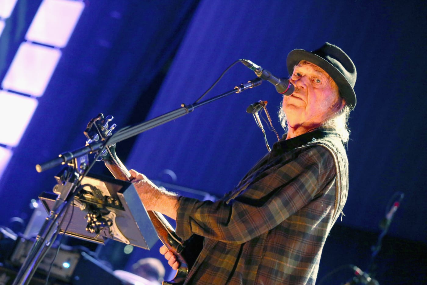 The Morning After: Neil Young returns to Spotify after two-year protest