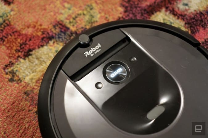 iRobot Roomba i7+ robots storage