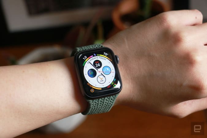 Bilgi grafiği kadranlı Apple Watch SE