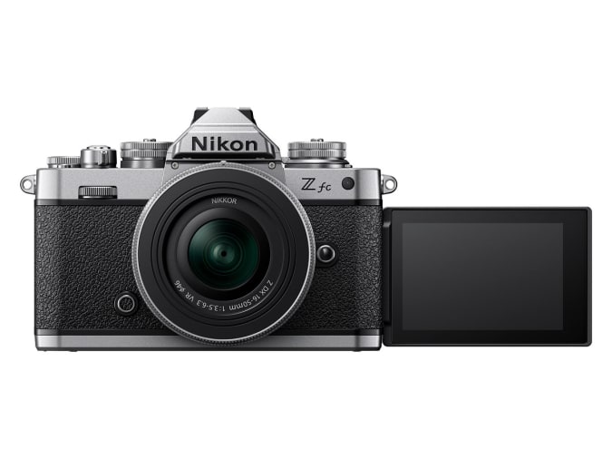 Nikon का Z fc APS-C कैमरा अपने 35mm फिल्मी गौरव के दिनों को याद करता है