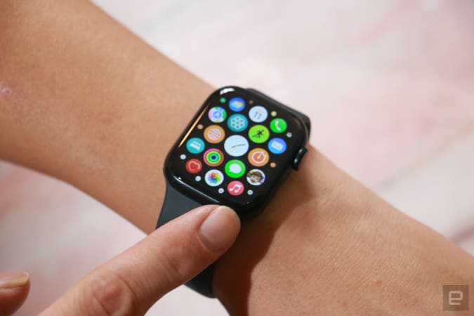 A página de todos os aplicativos em exibição em grade no Apple Watch Series 7.
