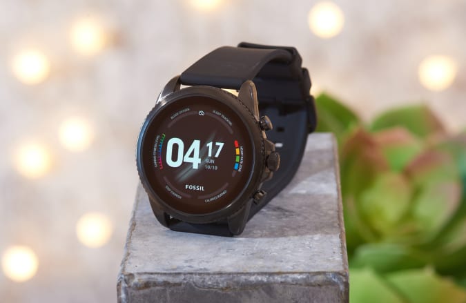 Fossil Gen 6 for the Engadget 2021 Holiday Gift Guide.
