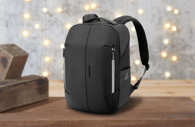 Samsonite Konnect-i Slim Backpack for the Engadget 2021 Holiday Gift Guide.
