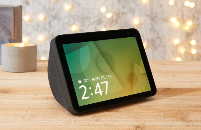 Amazon Echo Show 8 for the Engadget 2021 Holiday Gift Guide.
