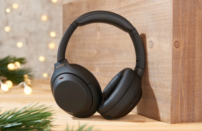 Sony WH-1000XM4 Engadget 2021 Holiday Gift Guide.
