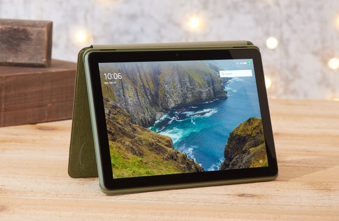 Amazon Fire HD 10 for the Engadget 2021 Holiday Gift Guide.