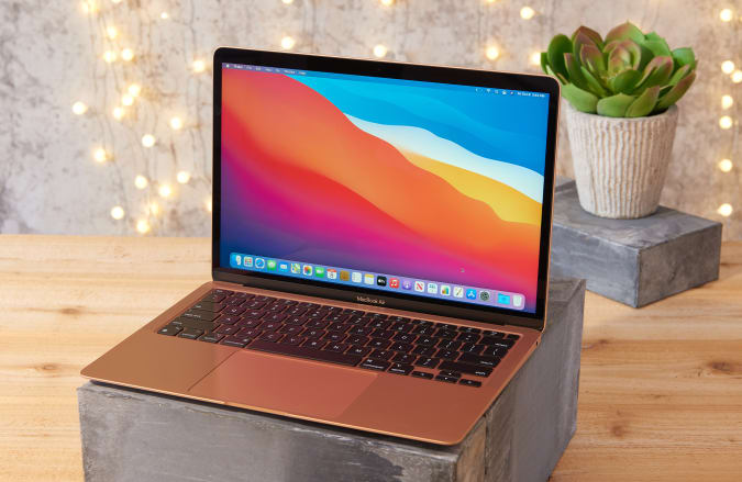 Apple MacBook Air for the Engadget 2021 Holiday Gift Guide.
