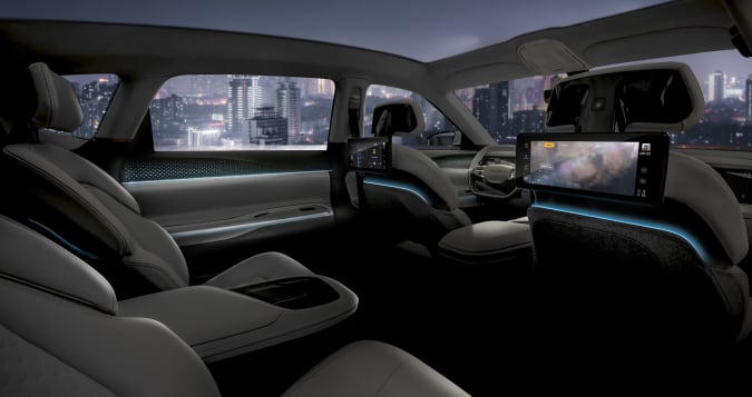 Ambient lighting in the Chrysler Air Flow Concept reveals itself in direct lines, adding modernity and synchronizing with interior moods and changes based on occupant preferences and content on displays.