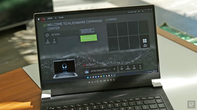 O aplicativo Command Center da Alienware é usado para ajustar as configurações de desempenho, ajustar a velocidade do ventilador, personalizar a iluminação RGB do laptop e muito mais. 