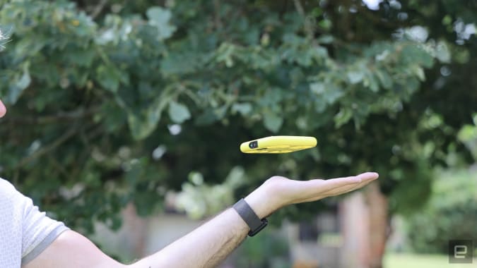 Pixy Drone Hands-on: Flying Robot Photographer for Snapchat Users