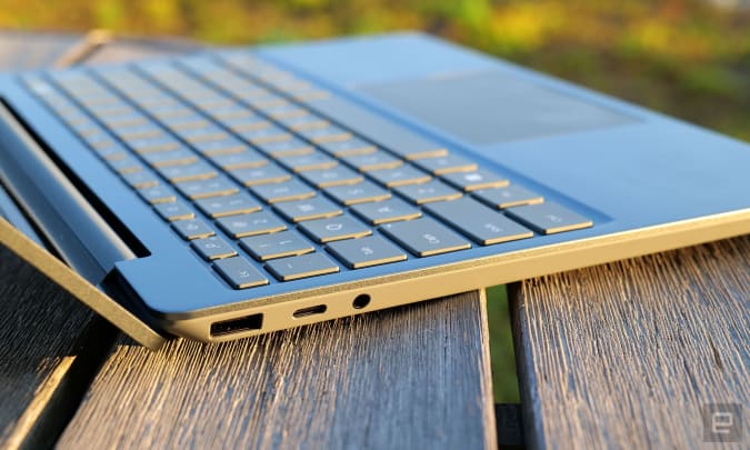 Surface Laptop Go 2 memiliki konektivitas yang agak terbatas termasuk satu port USB-A, satu port USB-C, jack headphone, dan Port Surface Connect magnetik. 