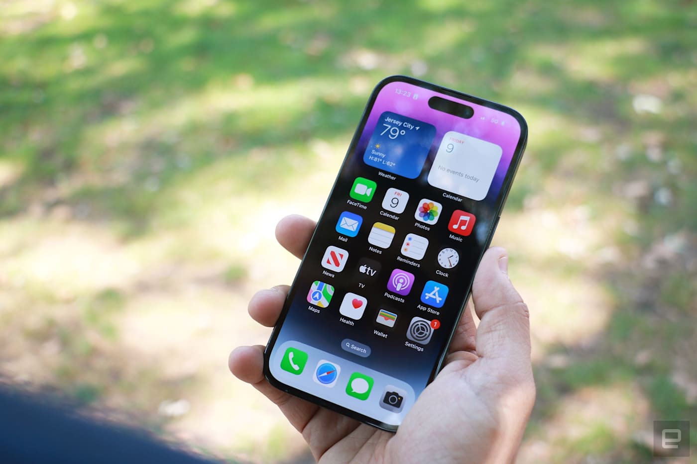 Ask Engadget: How do I answer calls on my iPhone with only my voice?