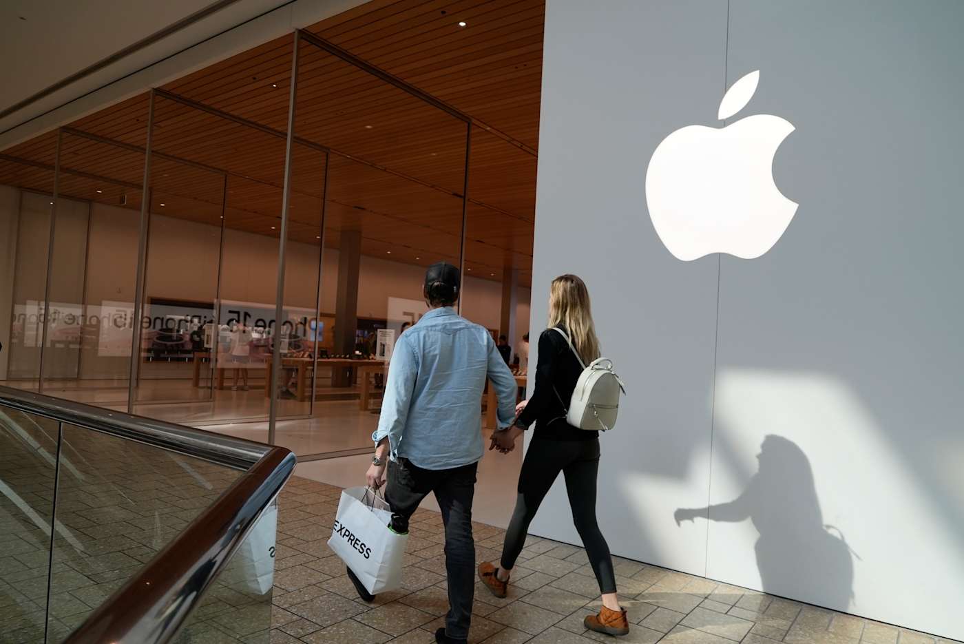 Apple offers to open up NFC payments to rival companies in EU antitrust case
