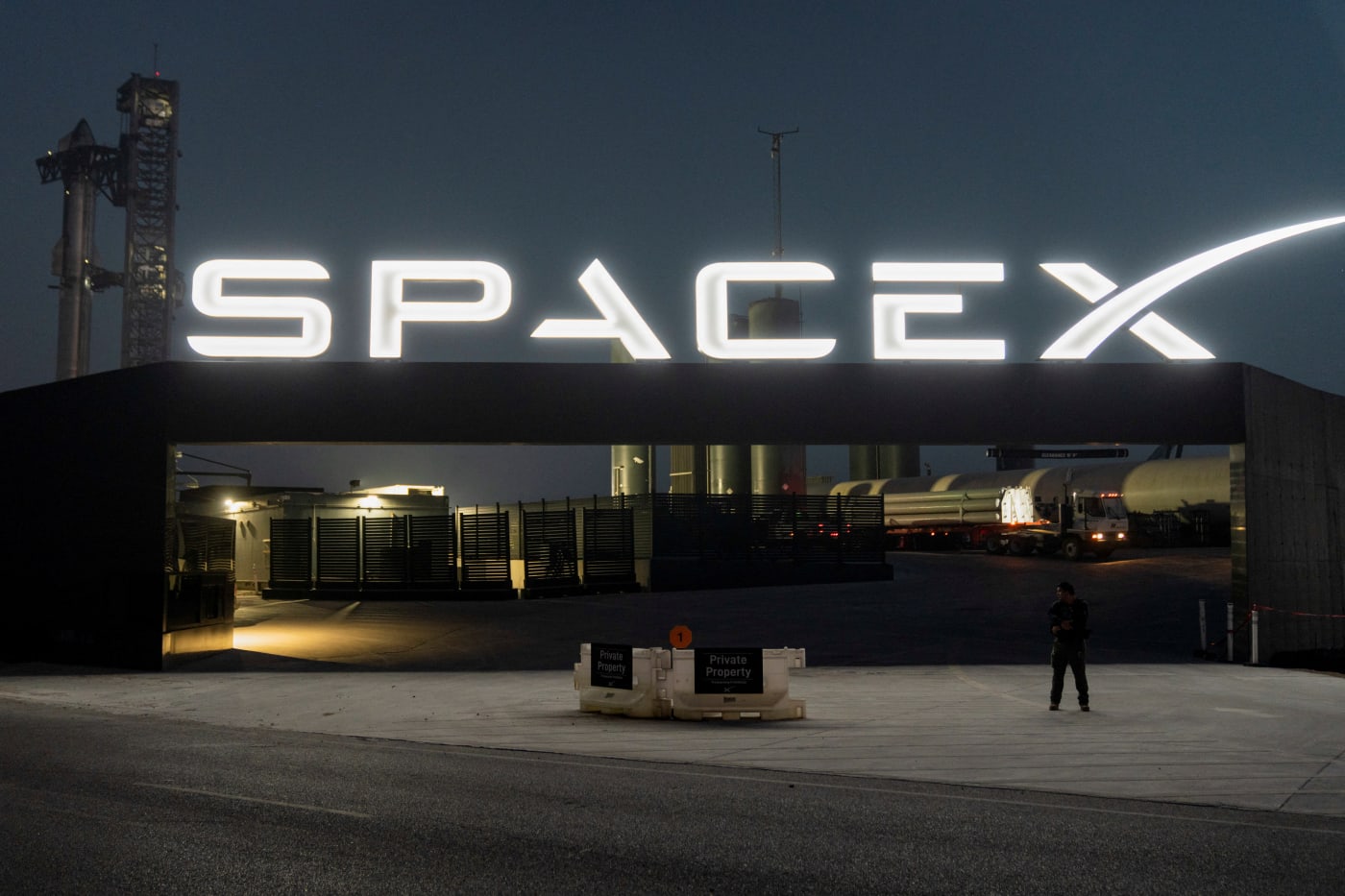 SpaceX is reportedly building hundreds of spy satellites for the US government