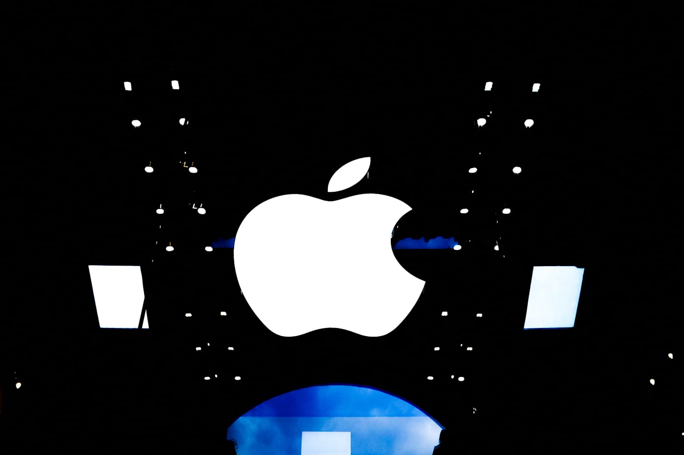 Judge rules Apple must face antitrust lawsuit brought by the US DOJ