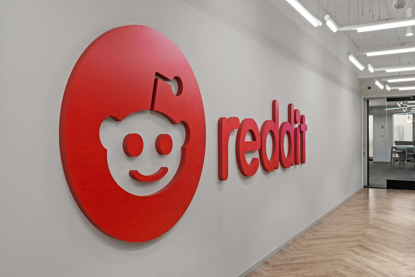 Reddit temporarily bans r/WhitePeopleTwitter after Elon Musk claimed it had 'broken the law'