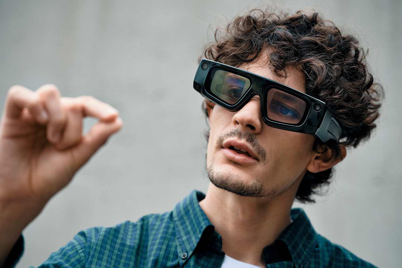Snap's fifth-generation Spectacles bring your hands into into augmented reality