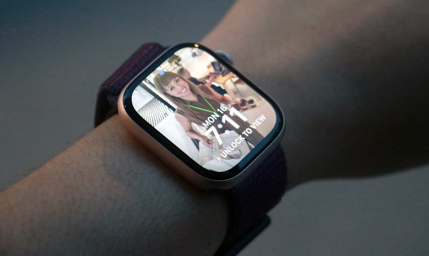 The Apple Watch Series 10 falls to a record-low price