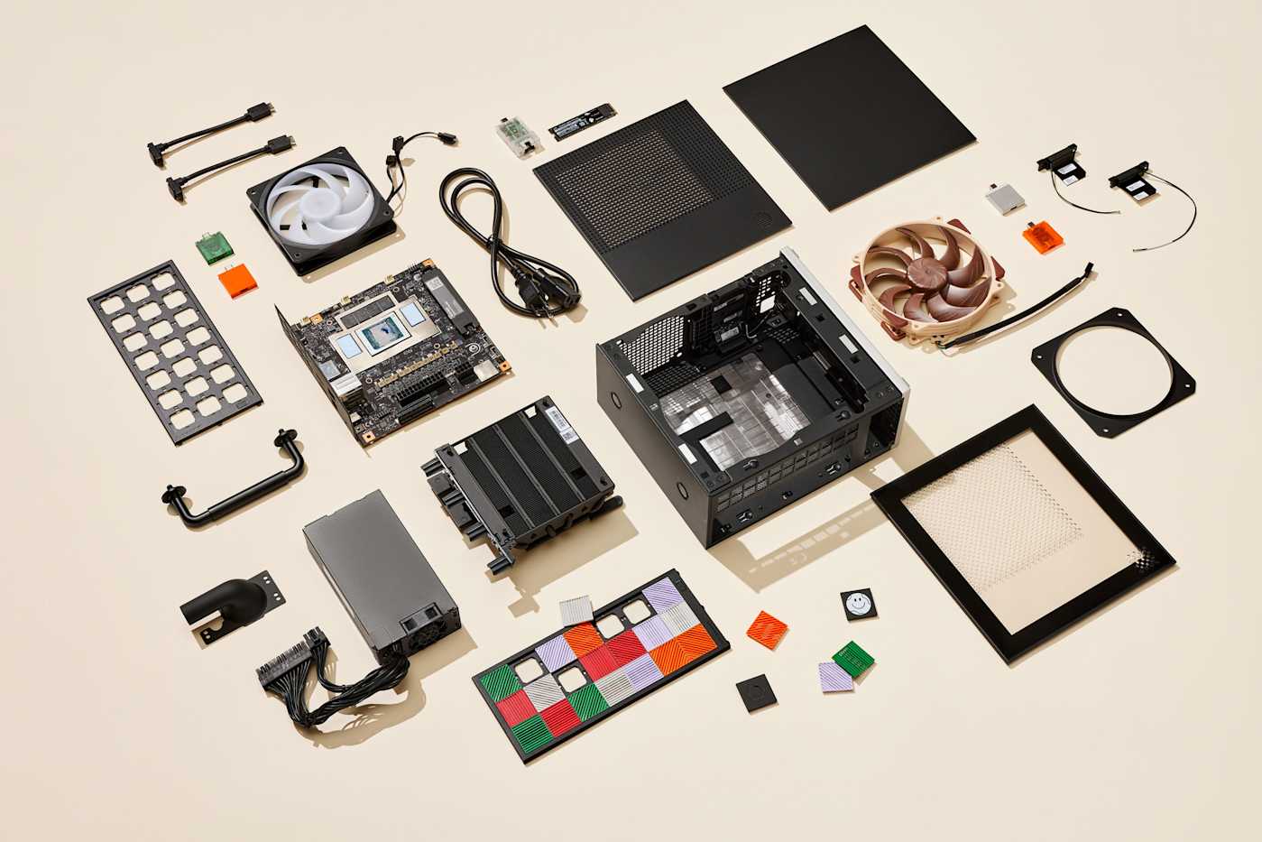 Framework builds its own modular desktop