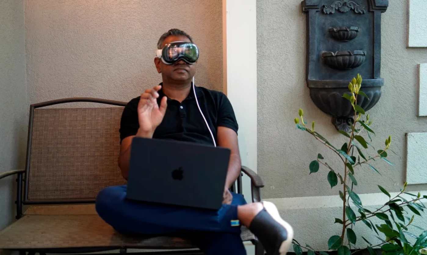 Apple's plans for AR glasses may not have been scrapped entirely