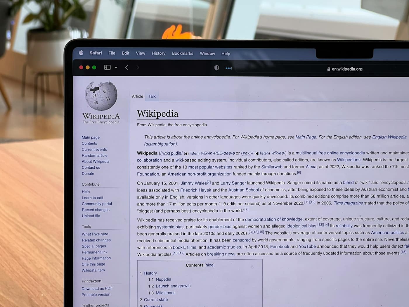 Volunteer photographers are fixing Wikipedia's terrible celebrity headshots