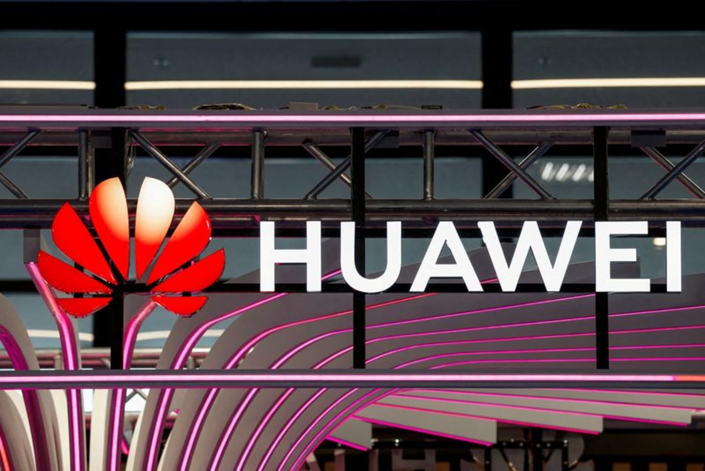 US revokes Intel and Qualcomm's licenses for chip sales to Huawei