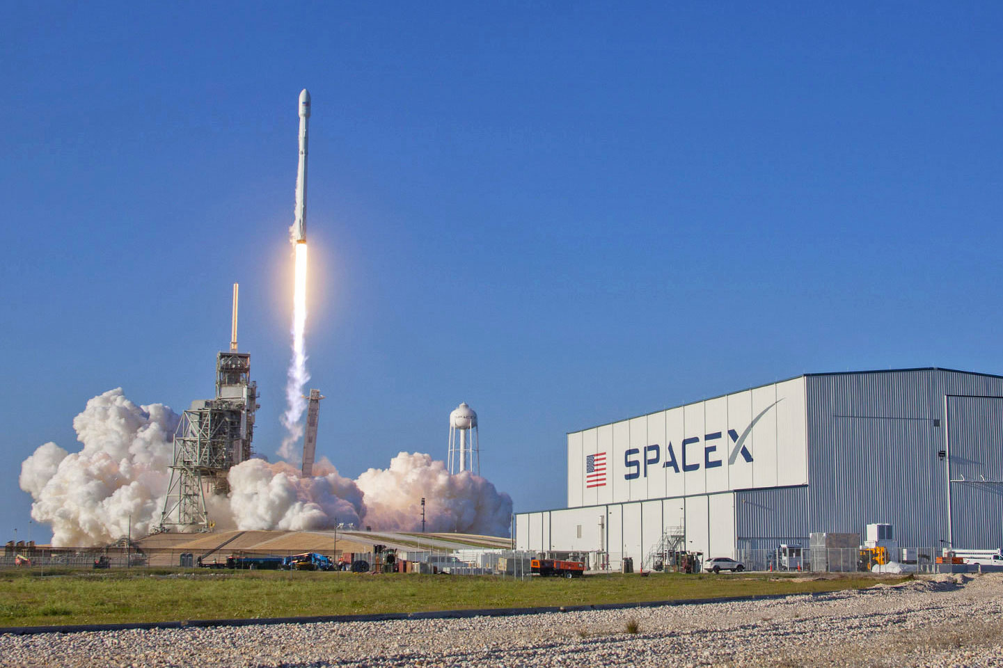 SpaceX is saving a ton of money by re-using Falcon 9 rockets