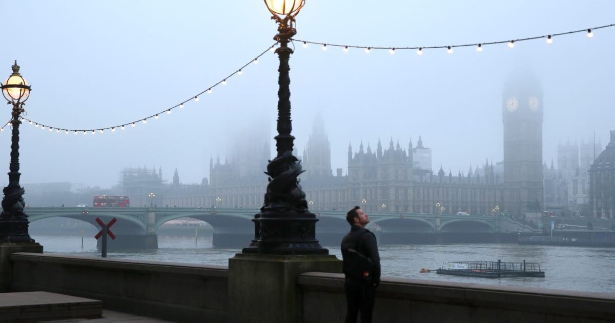 Fog In London As Commuters Head To Work (PICTURES)