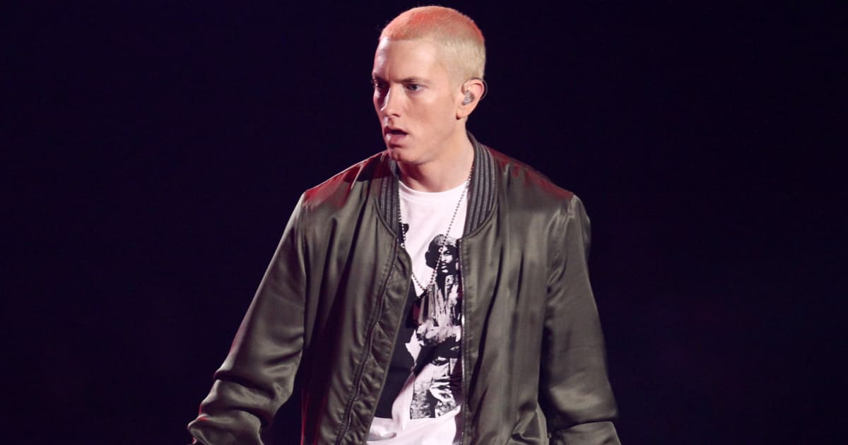 Покажи последнюю песню. Eminem 2023. Эминем 2005. Эминем 2023 фото. Эминем сейчас 2023.