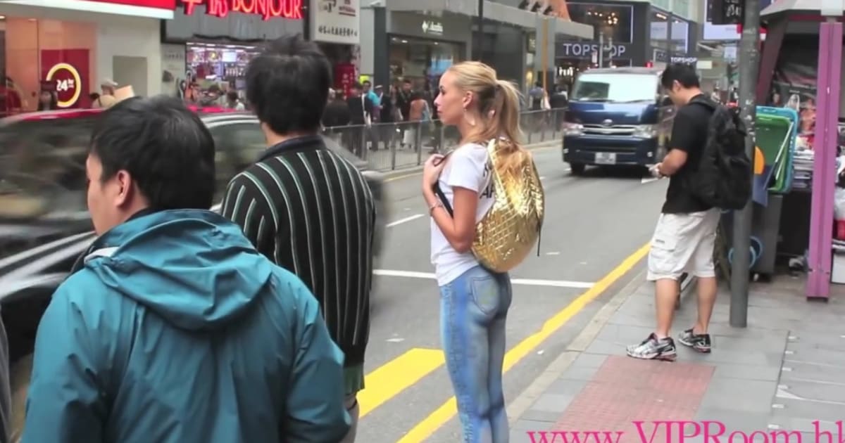 바지를 입지 않고 홍콩 거리를 활보한 모델(동영상) | 허프포스트코리아