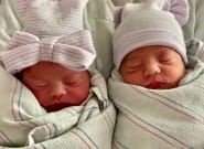 Des jumeaux sont nés avec 15 minutes de différence mais ont un an