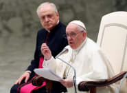 Le pape François demande aux parents d'enfants homosexuels de les