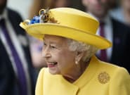Elizabeth II en visite dans le métro de Londres pour inaugurer une ligne à son