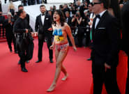 Festival de Cannes: Seins nus sur le tapis rouge, une activiste féministe dénonce les viols russes en