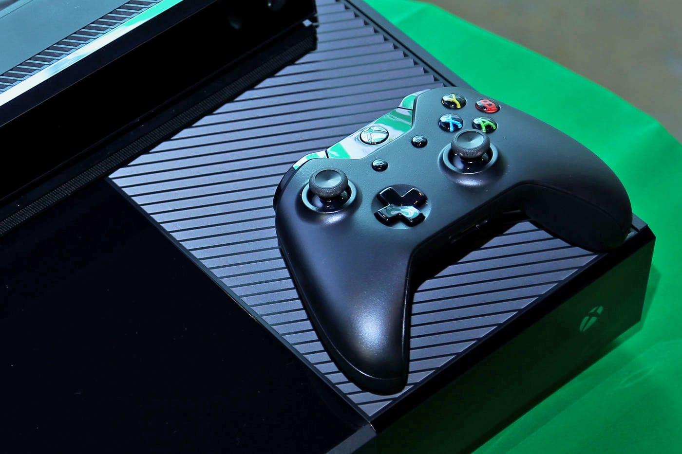 Xbox One drops to $299 in Microsoft's spring game sale1400 x 933