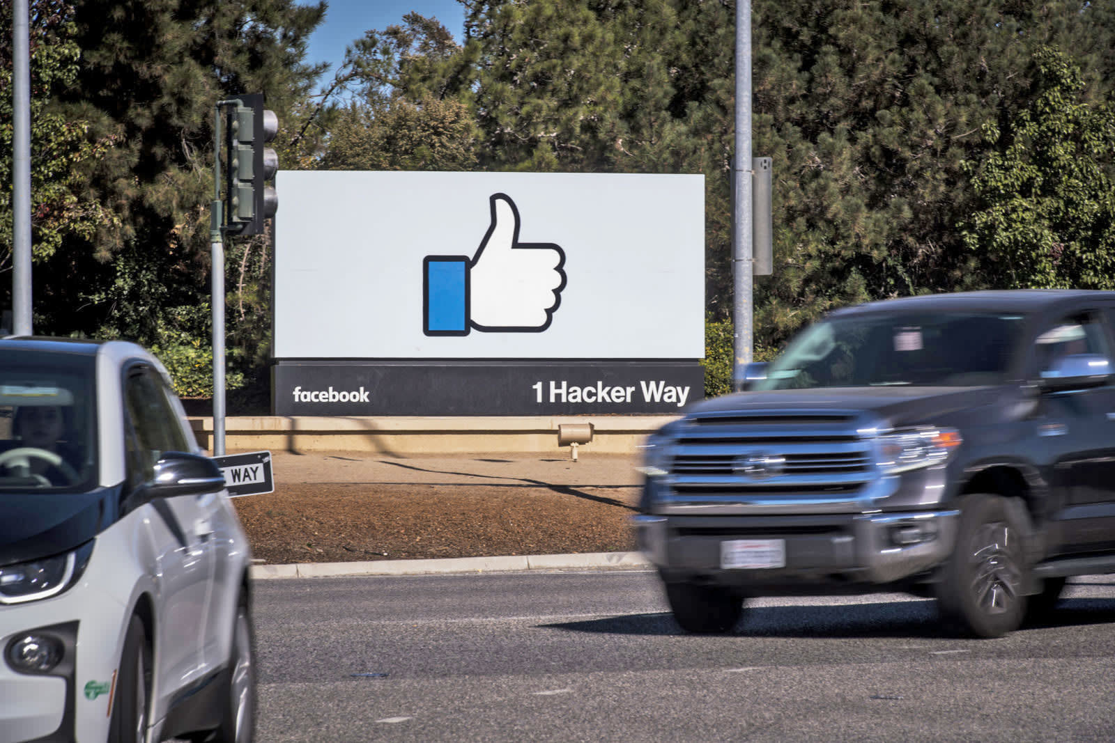 Facebook S Headquarters Evacuated Due To Bomb Threat Updated