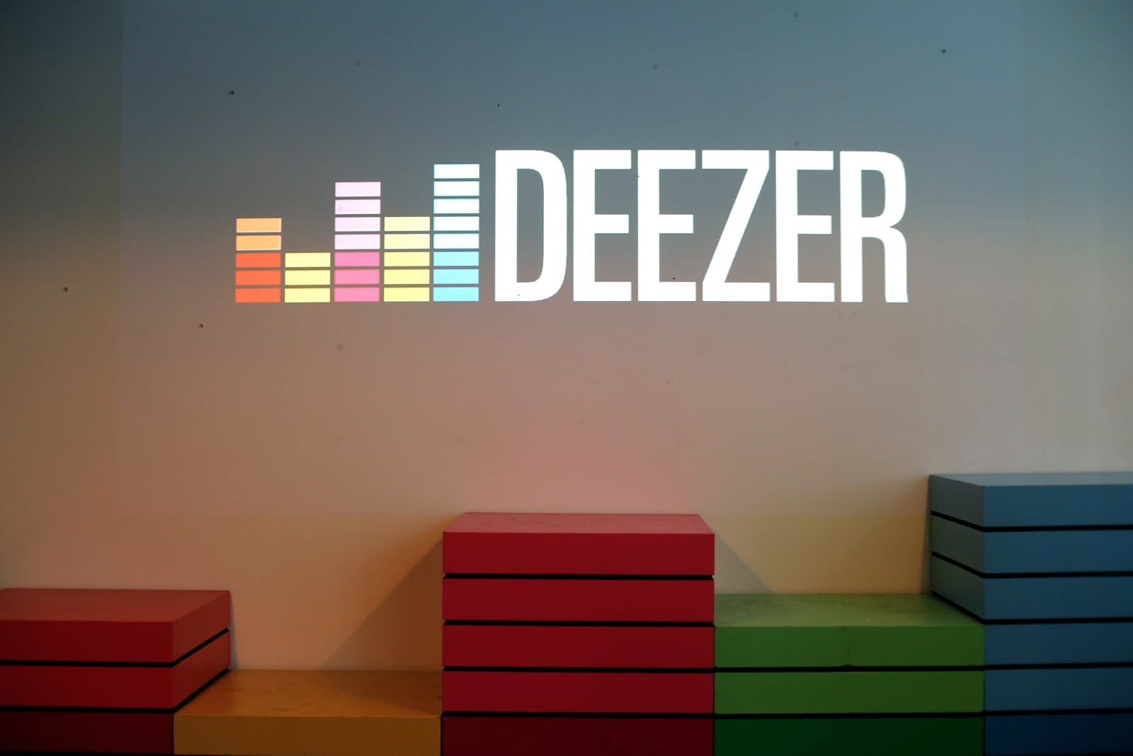 Deezer S New App Serves Up 30 000 Radio Stations For Free Engadget