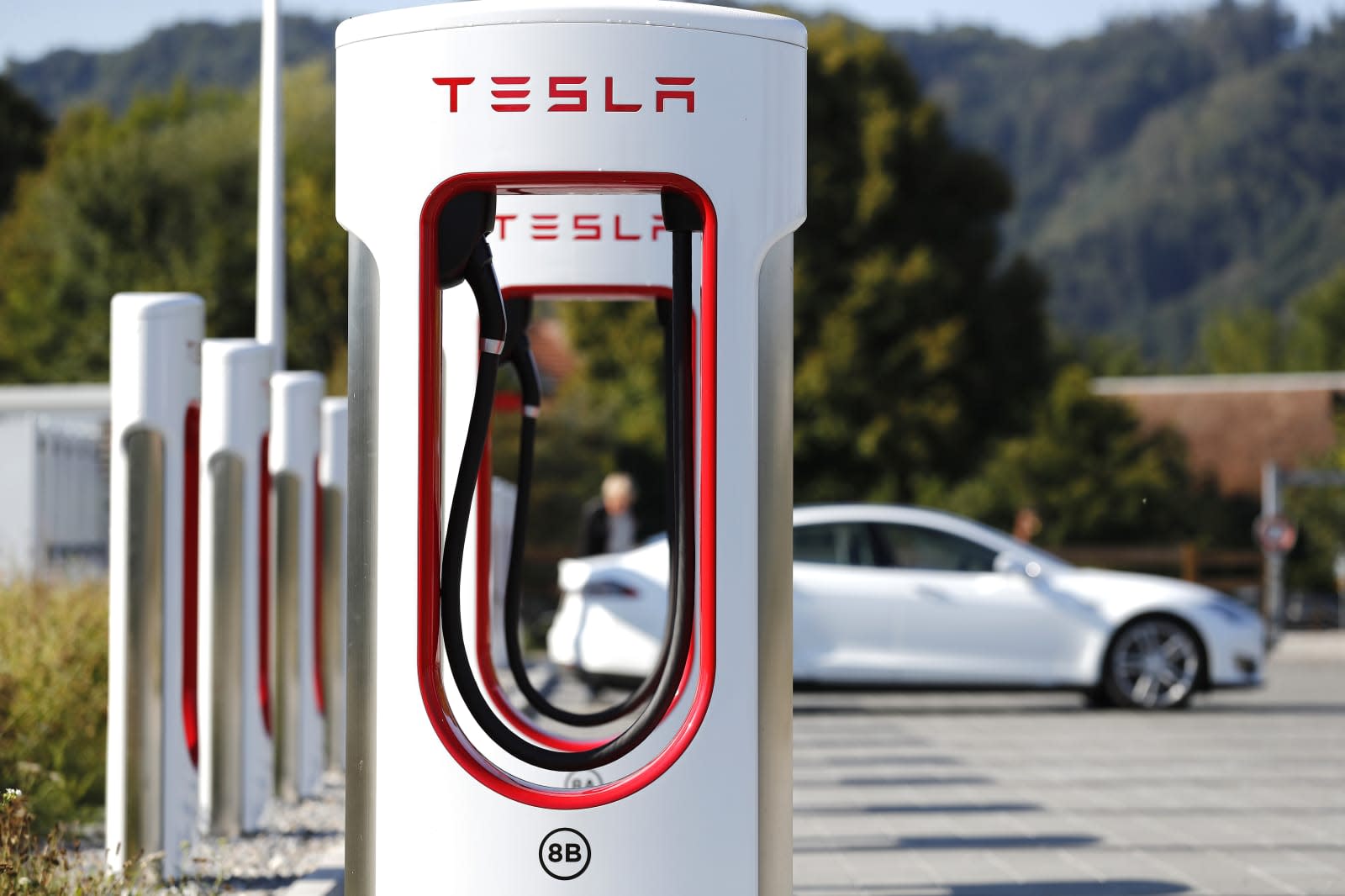 Tesla planeja produzir carregadores de carros elétricos na China