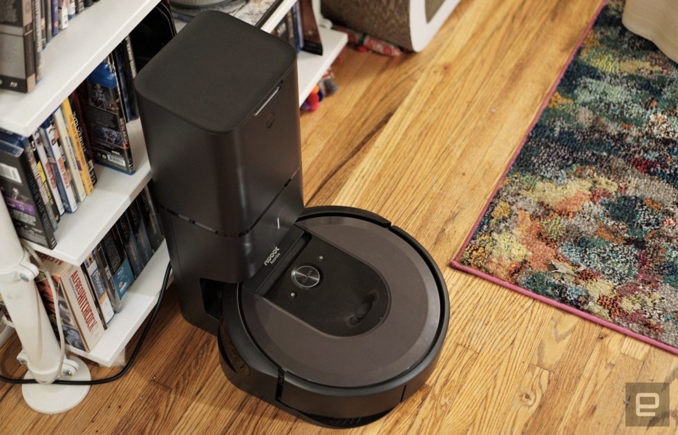 iRobot's high-end Roomba i7+ vacuum is back down to its lowest price 1