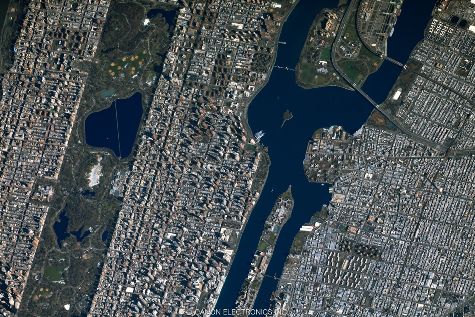 Take photos of Earth from space with Canon’s 5D Mark III camera