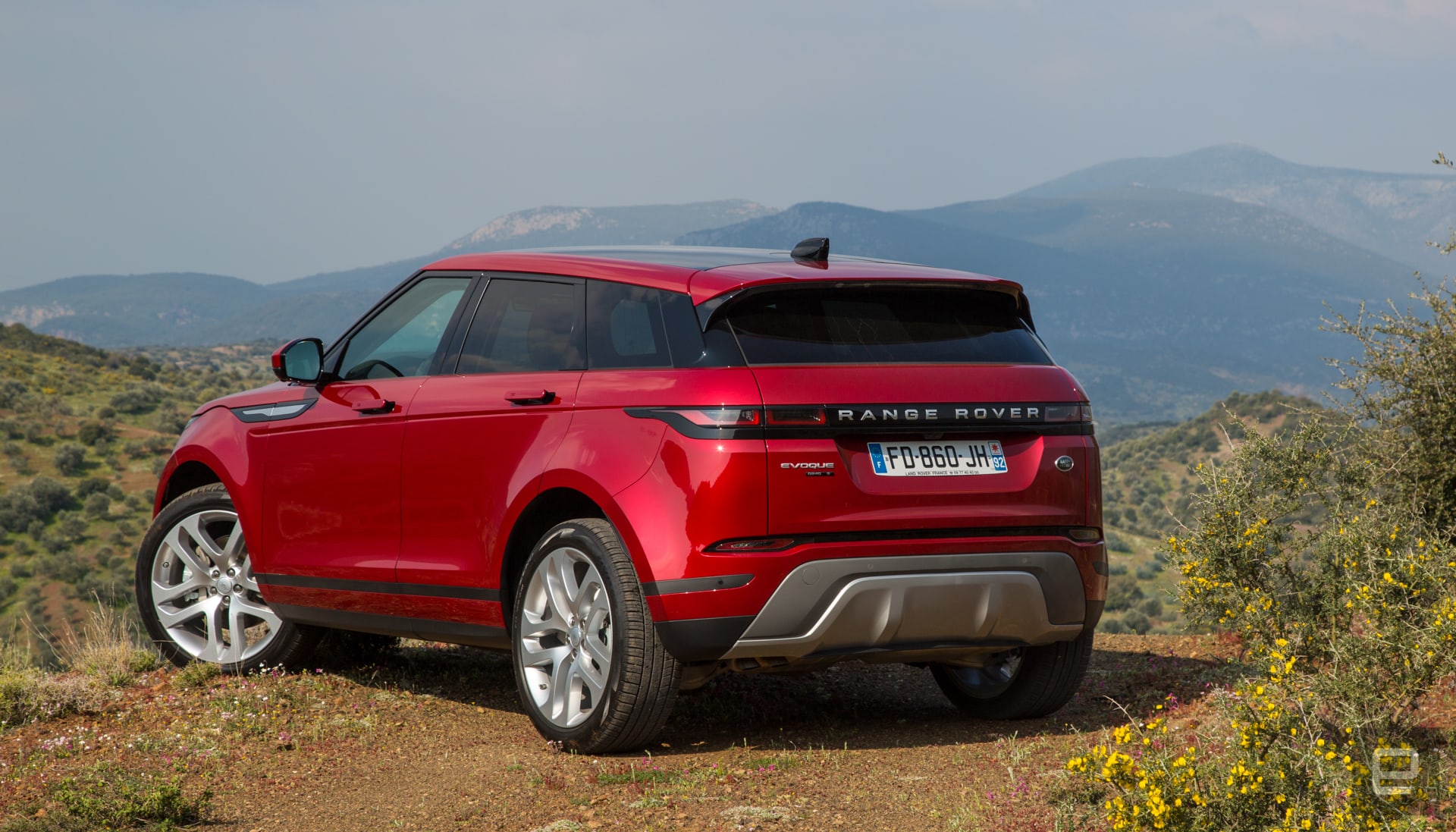 Land Rover S Evoque Hides Off Road Tech Behind A Luxury Suv