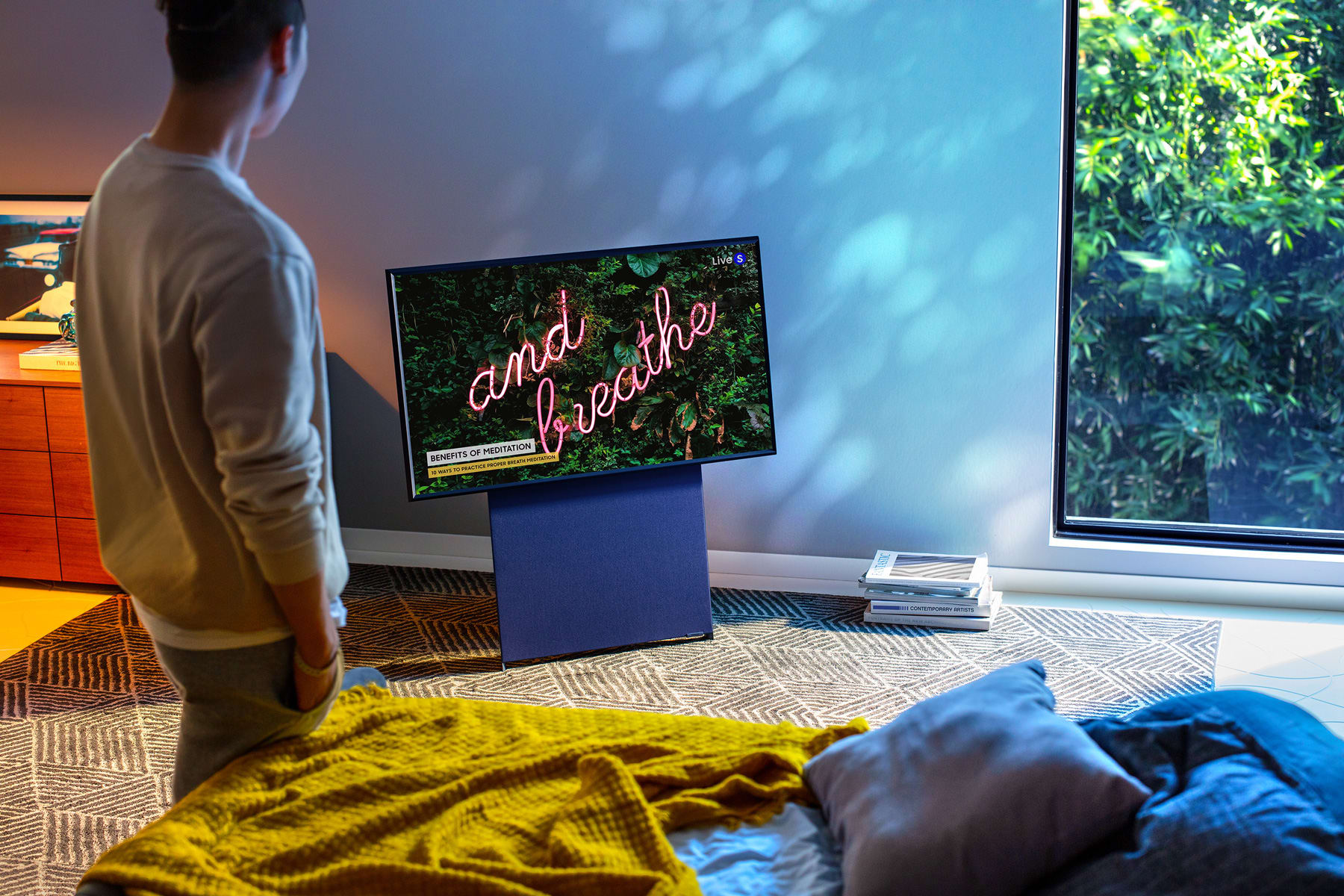 سامسونج تطلق تلفاز Sero الدوار المصمم طوليا لتشغيل تيك توك وإنستجرام مدونة نظام أون لاين التقنية