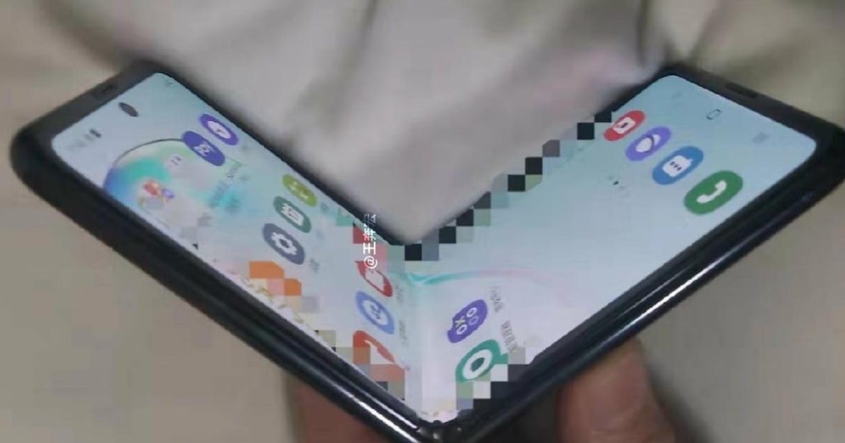 Samsung's next foldable phone could have a glass display 1