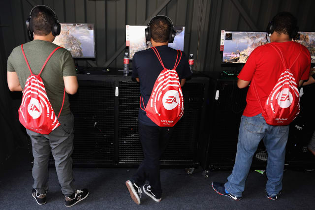 LOS ANGELES, CALIFORNIA - JUNE 08: Game enthusiasts and industry play "Apex Legends" during the EA Play 2019 event at the Hollywood Palladium on June 08, 2019 in Los Angeles, California. (Photo by Christian Petersen/Getty Images)