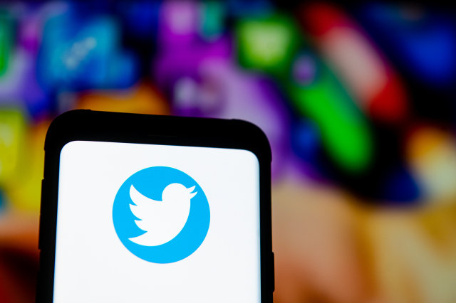 POLAND - 2020/03/23: In this photo illustration a Twitter logo seen displayed on a smartphone. (Photo Illustration by Mateusz Slodkowski/SOPA Images/LightRocket via Getty Images)