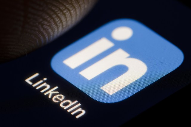BERLIN, GERMANY - DECEMBER 14: The Logo of business and employment-oriented service LinkedIn is displayed on a smartphone on December 14, 2018 in Berlin, Germany. (Photo by Thomas Trutschel/Photothek via Getty Images)