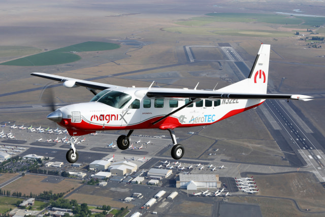Magnix and AeroTEC eCaravan electric aircraft on first flight