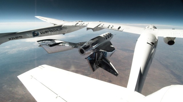 SpaceShipTwo Unity Released From VMS Eve for Second Glide Flight in New Mexico